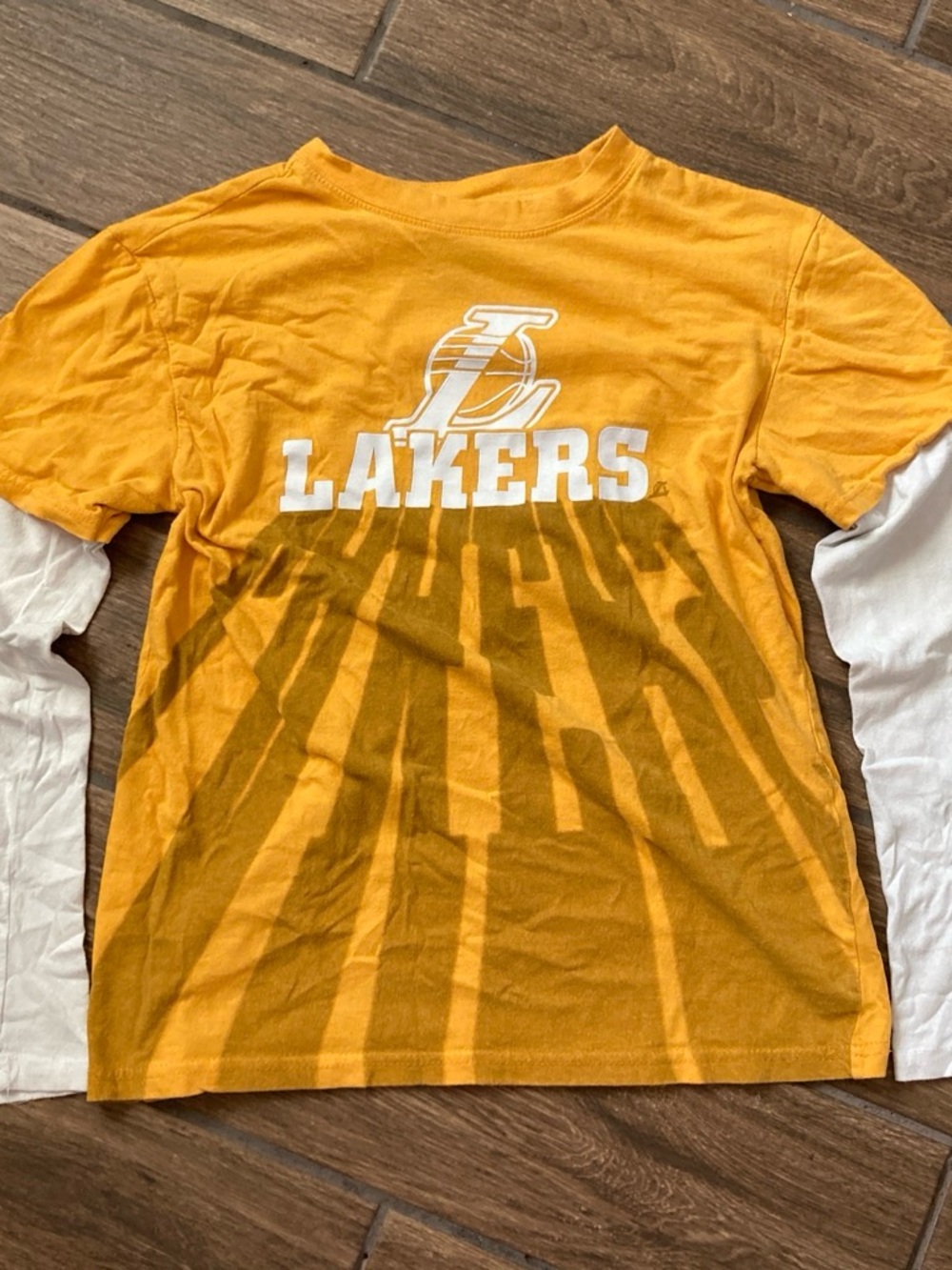 NBA Lakers yellow t-shirt